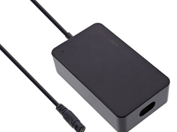 Netzteil Universal  65 Watt für Notebooks LC-Power extern Netzteil mit 10 Adapterstecker